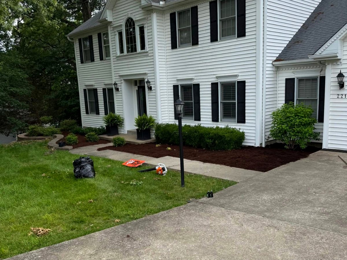 Fresh mulch across the frontage &mdash; Cape Girardeau, MO